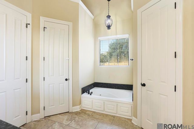 30957 Cambridge Dr, Walker, LA 70785