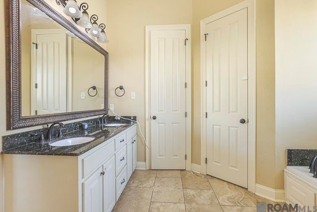 30957 Cambridge Dr, Walker, LA 70785