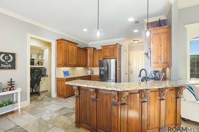 30957 Cambridge Dr, Walker, LA 70785