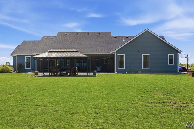 5740 SW Valencia RD, Topeka, KS 66610