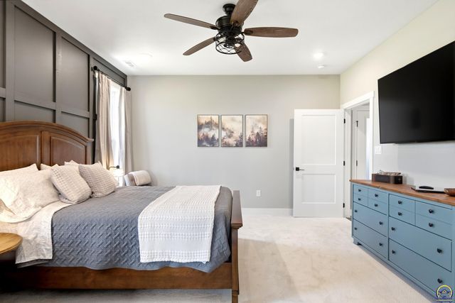 5740 SW Valencia RD, Topeka, KS 66610