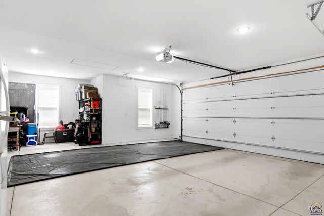 5740 SW Valencia RD, Topeka, KS 66610