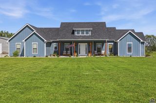 5740 SW Valencia RD, Topeka, KS 66610