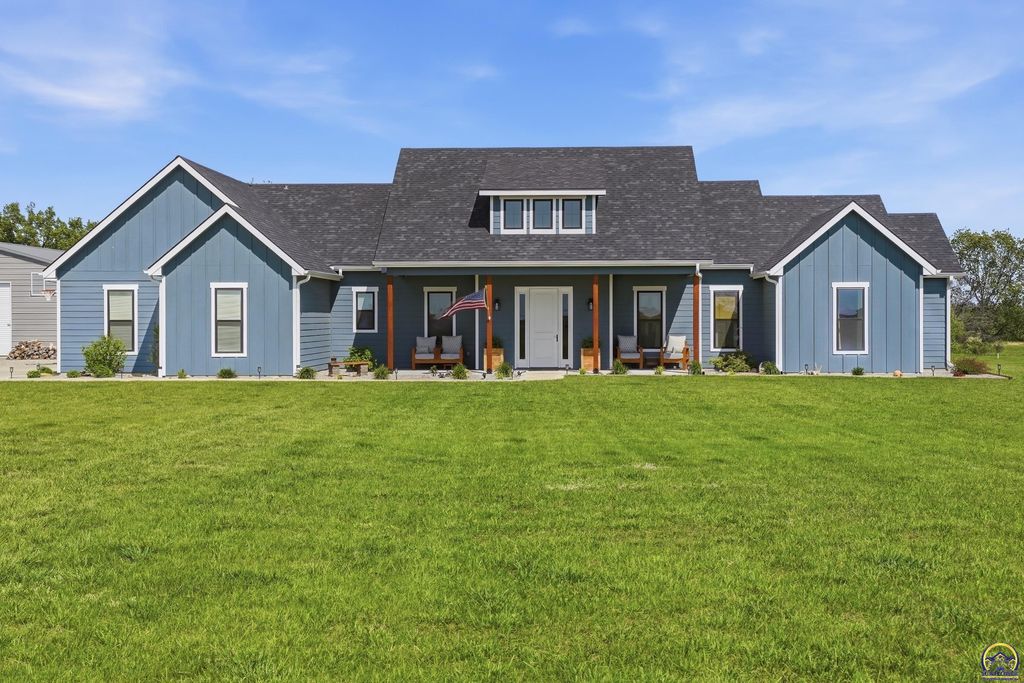 5740 SW Valencia RD, Topeka, KS 66610