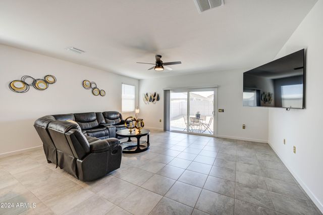 3353 W SHANLEY Avenue, Apache Junction, AZ 85120