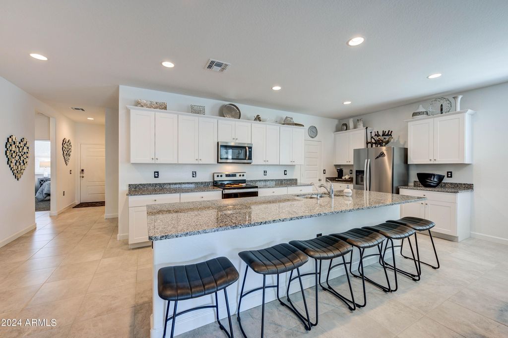 3353 W SHANLEY Avenue, Apache Junction, AZ 85120 — photo 2
