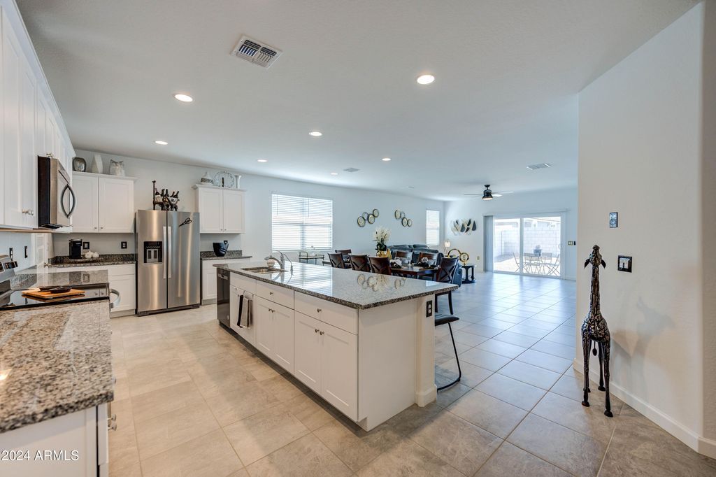 3353 W SHANLEY Avenue, Apache Junction, AZ 85120 — photo 5
