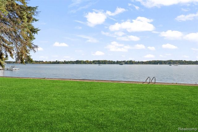 4505 Linwood Street, West Bloomfield, MI 48324
