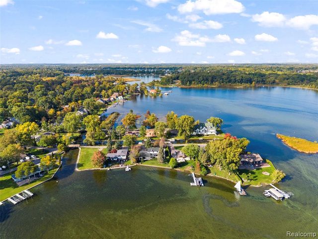 4505 Linwood Street, West Bloomfield, MI 48324
