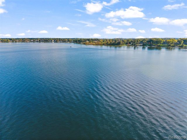 4505 Linwood Street, West Bloomfield, MI 48324