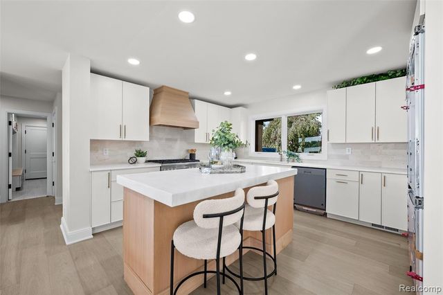 4505 Linwood Street, West Bloomfield, MI 48324