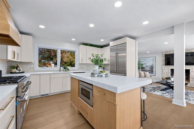 4505 Linwood Street, West Bloomfield, MI 48324