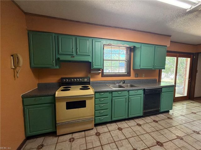 5360 Beaufain BLVD, Virginia Beach, VA 23464