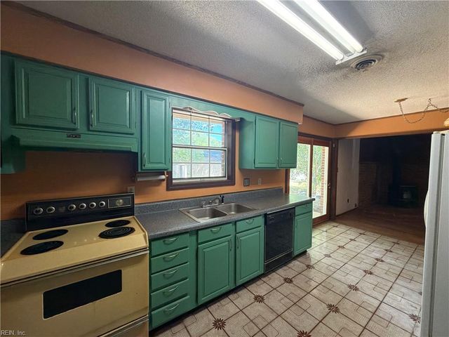 5360 Beaufain BLVD, Virginia Beach, VA 23464