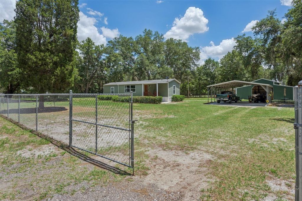 Image 2 of property listing at 5603 JOYCE SHEFFIELD LANE, Plant City, FL 33565