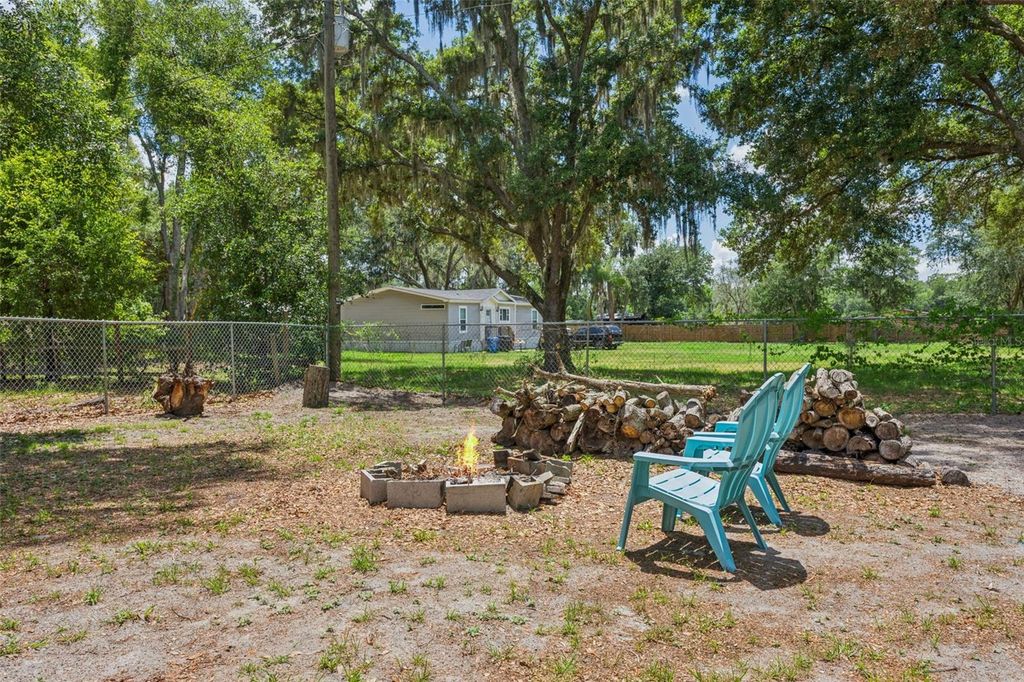 Image 11 of property listing at 5603 JOYCE SHEFFIELD LANE, Plant City, FL 33565