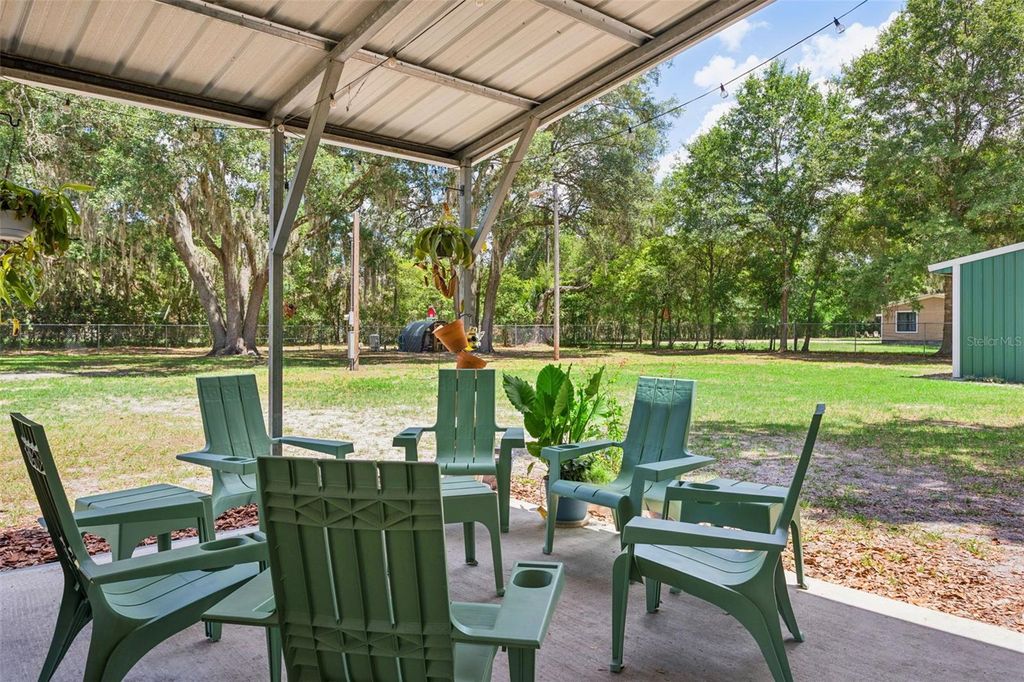 Image 13 of property listing at 5603 JOYCE SHEFFIELD LANE, Plant City, FL 33565