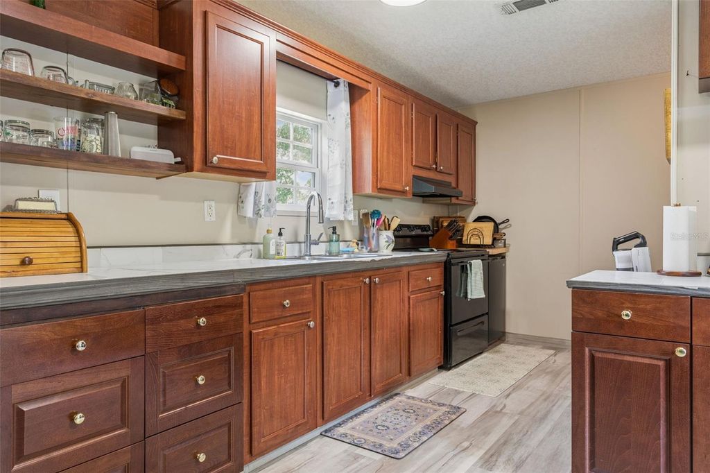 Image 20 of property listing at 5603 JOYCE SHEFFIELD LANE, Plant City, FL 33565