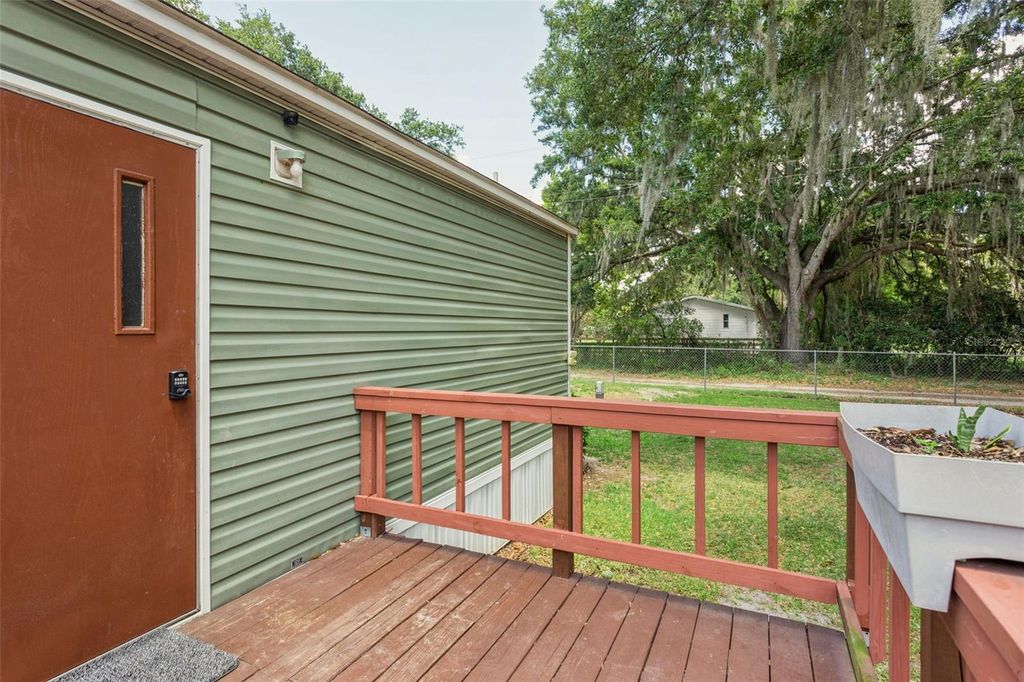 Image 26 of property listing at 5603 JOYCE SHEFFIELD LANE, Plant City, FL 33565