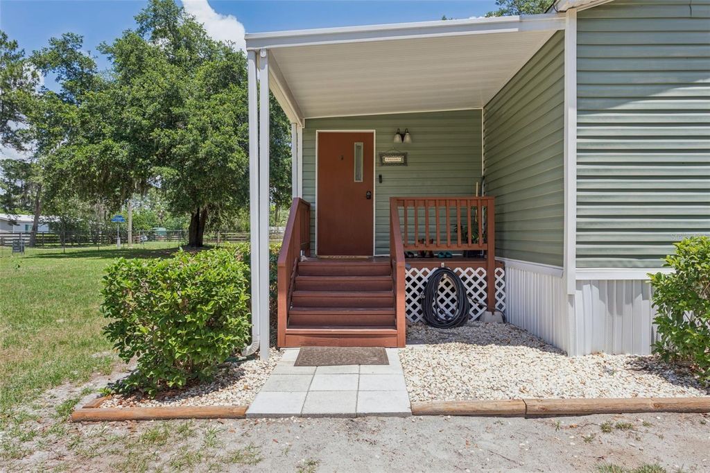 Image 4 of property listing at 5603 JOYCE SHEFFIELD LANE, Plant City, FL 33565