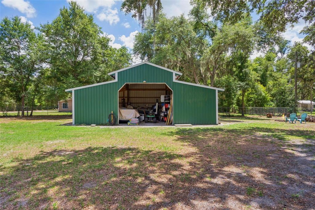 Image 5 of property listing at 5603 JOYCE SHEFFIELD LANE, Plant City, FL 33565