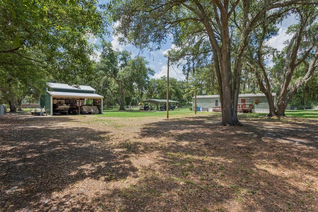 Image 6 of property listing at 5603 JOYCE SHEFFIELD LANE, Plant City, FL 33565