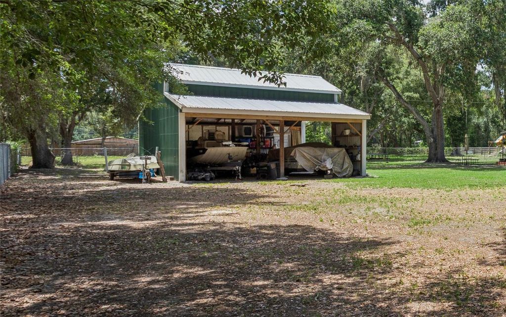 Image 7 of property listing at 5603 JOYCE SHEFFIELD LANE, Plant City, FL 33565