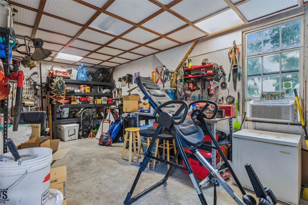 Image 8 of property listing at 5603 JOYCE SHEFFIELD LANE, Plant City, FL 33565
