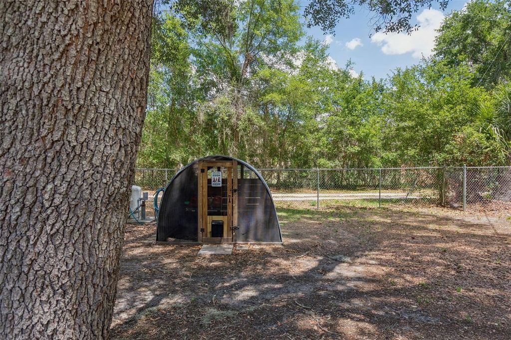Image 9 of property listing at 5603 JOYCE SHEFFIELD LANE, Plant City, FL 33565