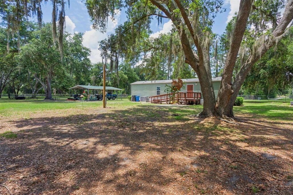 Image 10 of property listing at 5603 JOYCE SHEFFIELD LANE, Plant City, FL 33565