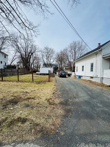 44 Spring St, Agawam, MA 01001