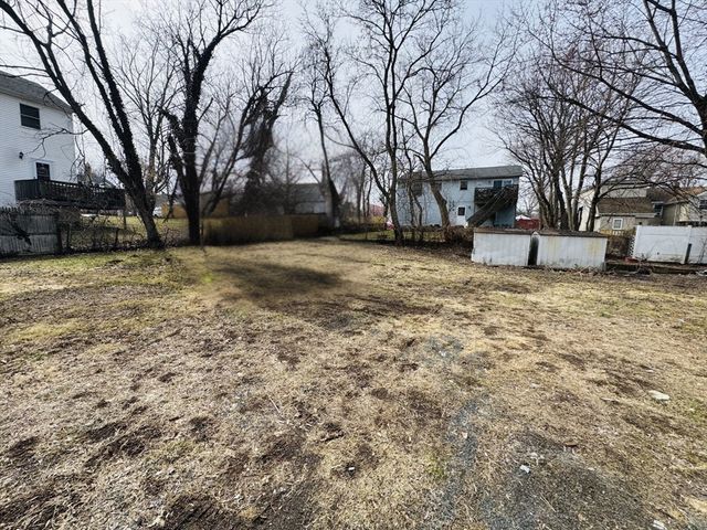 44 Spring St, Agawam, MA 01001