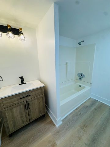 44 Spring St, Agawam, MA 01001