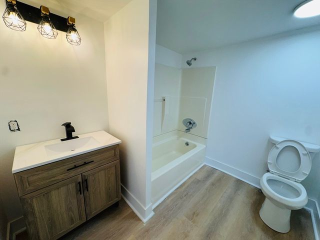 44 Spring St, Agawam, MA 01001