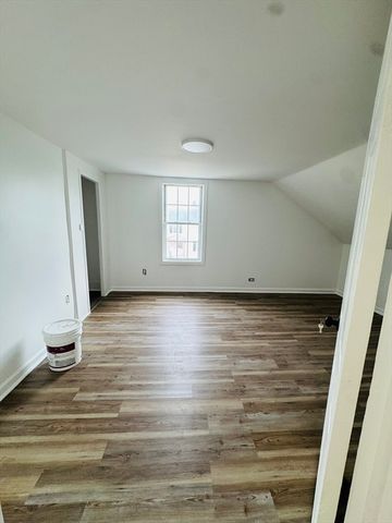 44 Spring St, Agawam, MA 01001