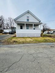 44 Spring St, Agawam, MA 01001