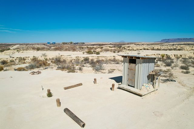 400 N Smiling Dog Trail, Terlingua, TX 79830