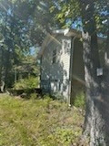 1101 Chestnut Dr, Burns, TN 37029