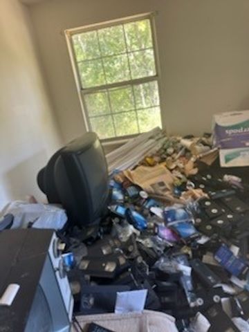 1101 Chestnut Dr, Burns, TN 37029