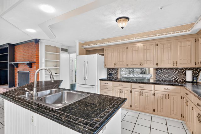 860 Lincolnshire Drive 860 Lincolnshire Drive, Troy, OH 45373