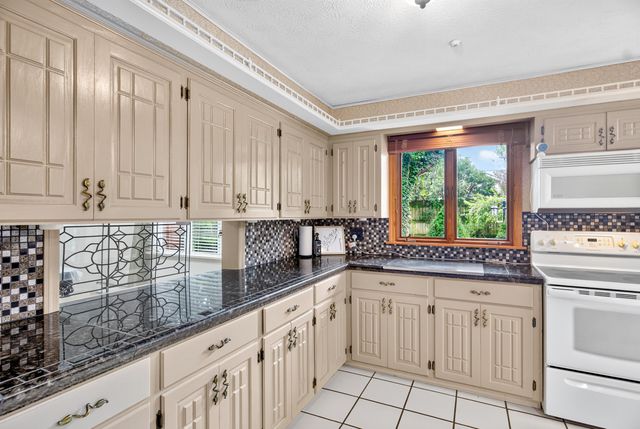 860 Lincolnshire Drive 860 Lincolnshire Drive, Troy, OH 45373