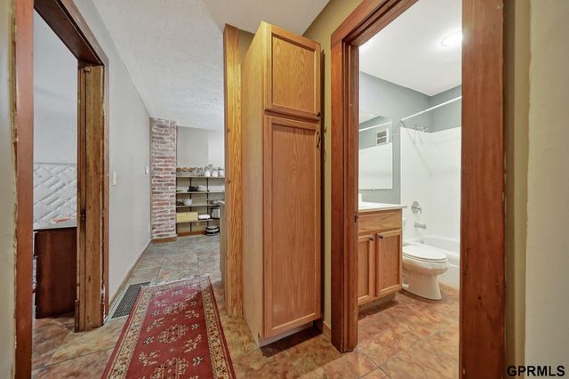 1640 S 21st Street, Lincoln, NE 68502