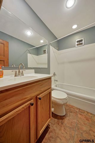 1640 S 21st Street, Lincoln, NE 68502