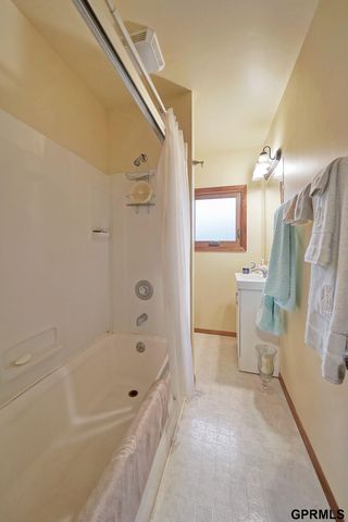 1640 S 21st Street, Lincoln, NE 68502