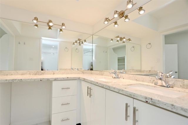 2824 Briarhurst Drive 16, Houston, TX 77057
