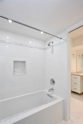 2824 Briarhurst Drive 16, Houston, TX 77057