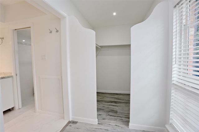 2824 Briarhurst Drive 16, Houston, TX 77057