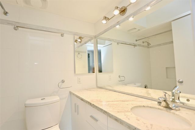 2824 Briarhurst Drive 16, Houston, TX 77057