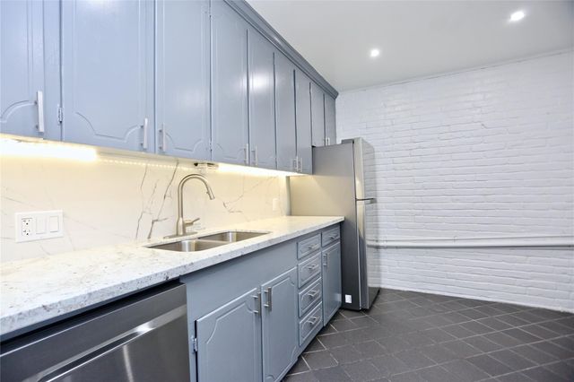 2824 Briarhurst Drive 16, Houston, TX 77057