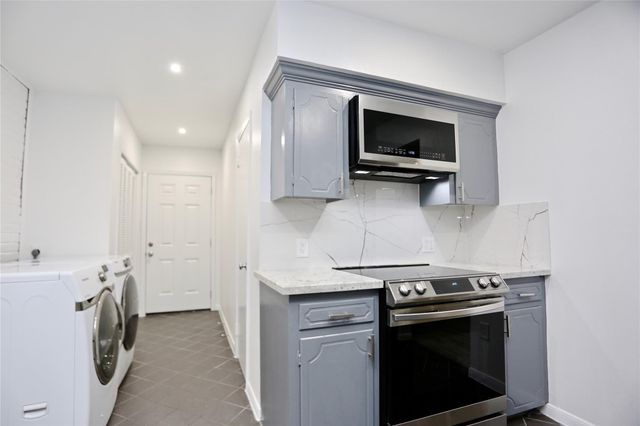 2824 Briarhurst Drive 16, Houston, TX 77057